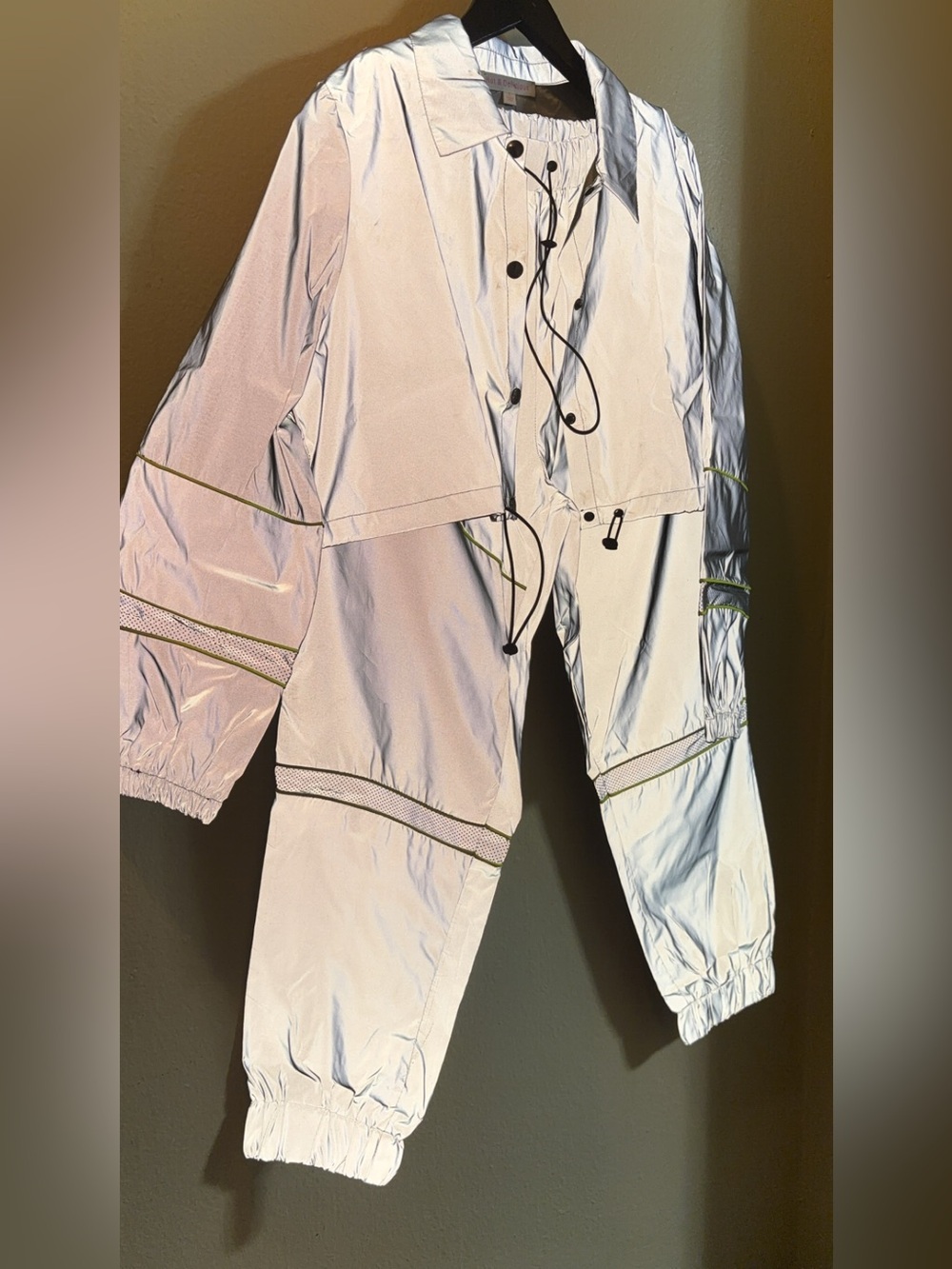 NWT Reflective Women’s Cargo 2 piece Jogger set